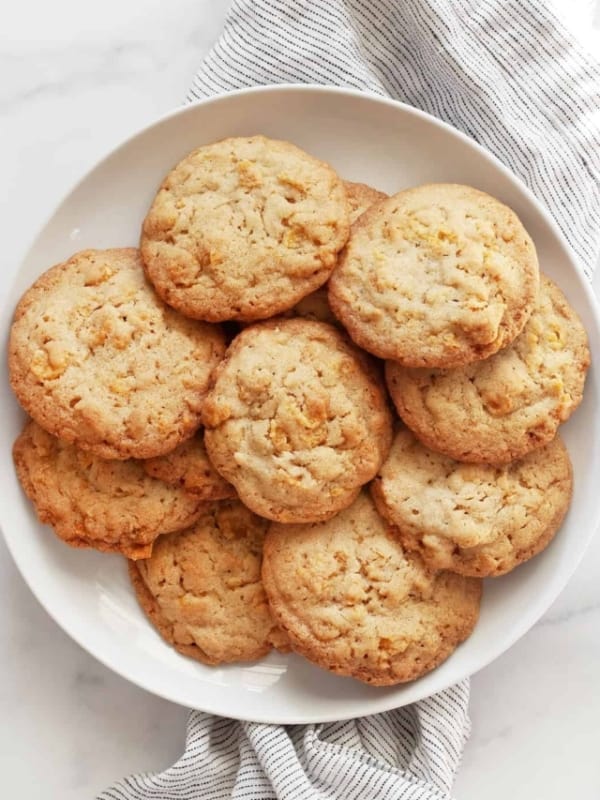 Cornflake cookies arranged on a plate.