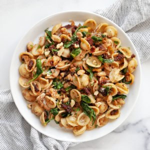 White bean sun-dried tomato pasta on a plate.