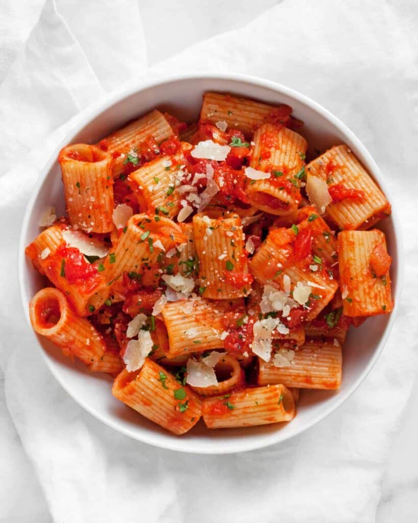 easy-rigatoni-with-tomato-sauce-last-ingredient