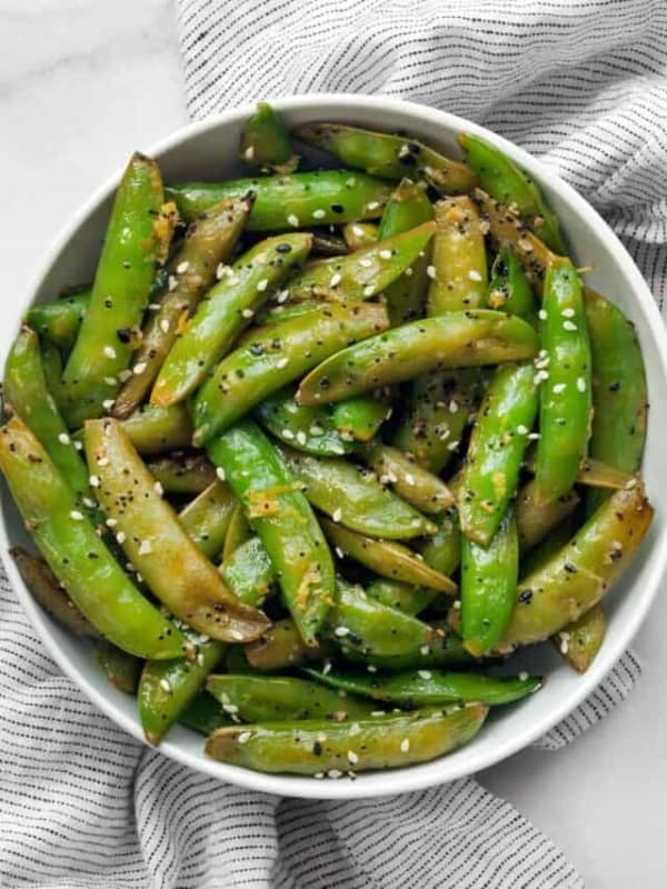 Sautéed snap peas in a bowl.