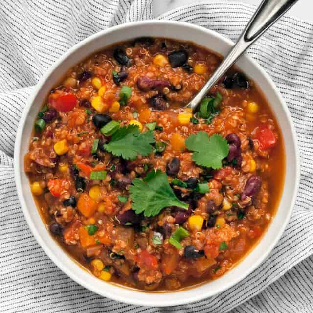 One Pot Quinoa Chili with Beans and Peppers | Last Ingredient