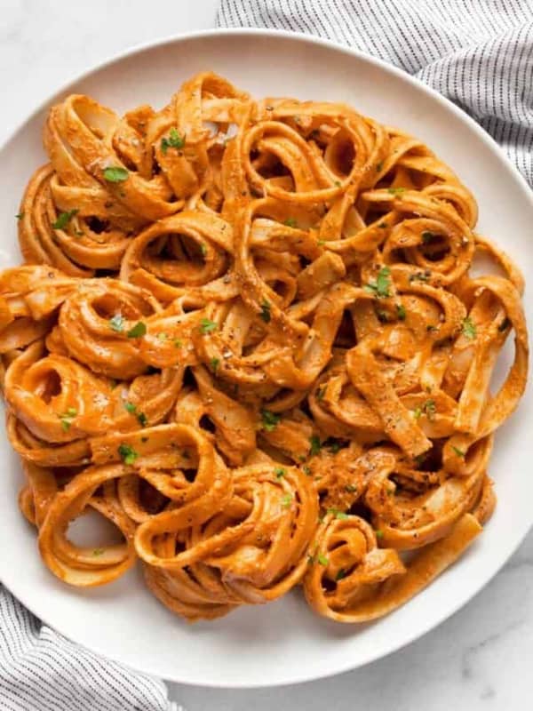 cropped-creamy-tomato-vegan-pasta3.jpg