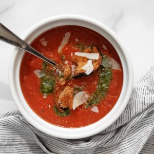 Bowl of roasted tomato soup.