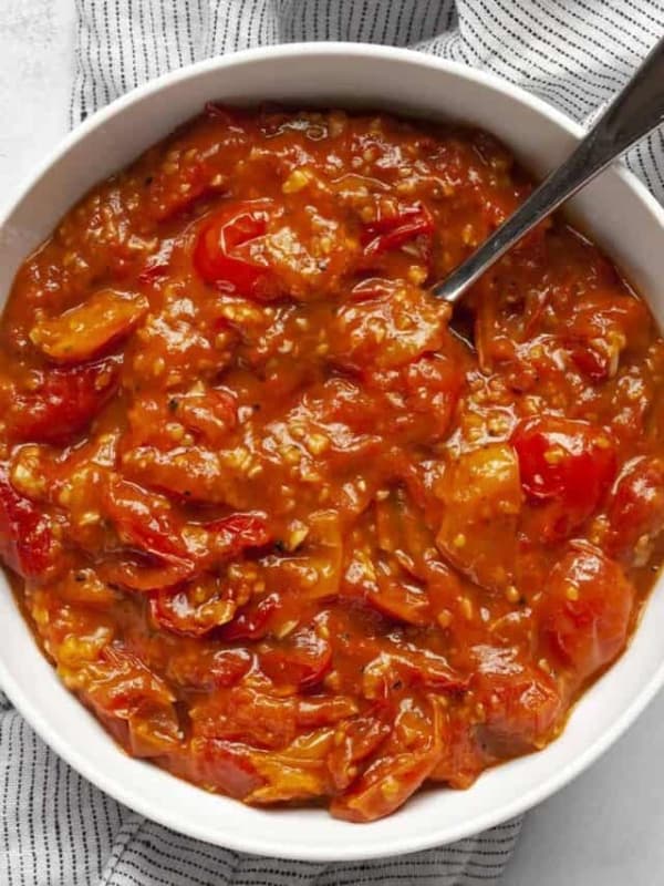 Tomato sauce in a bowl.