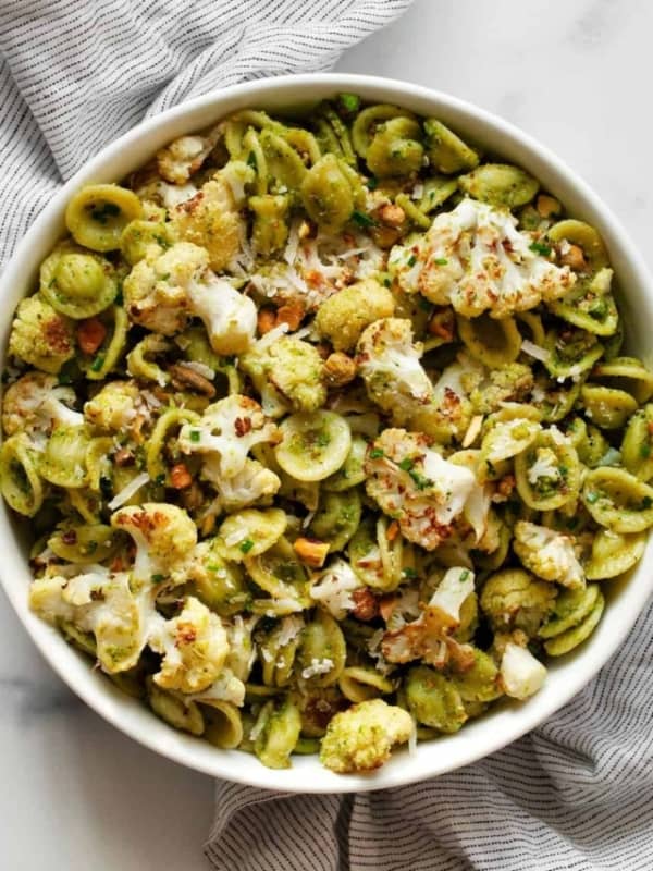 Roasted cauliflower pasta with spinach pesto in a bowl.