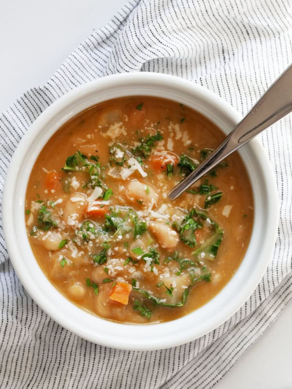 Bowl of creamy Italian white bean soup.