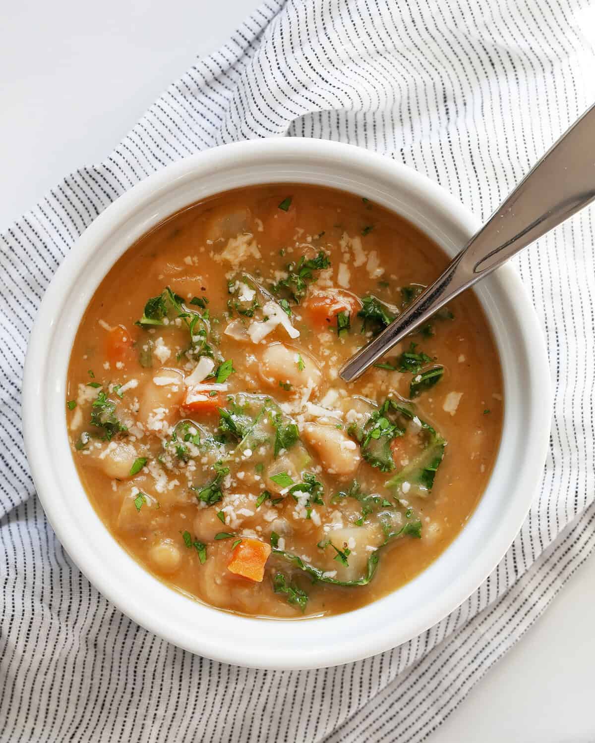 Bowl of creamy Italian white bean soup.